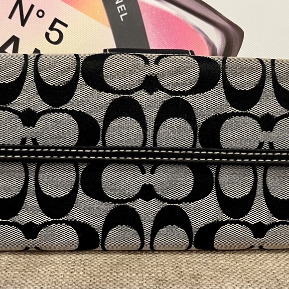 COACH Black Signature Turnlock Wallet - Picture 14 of 16